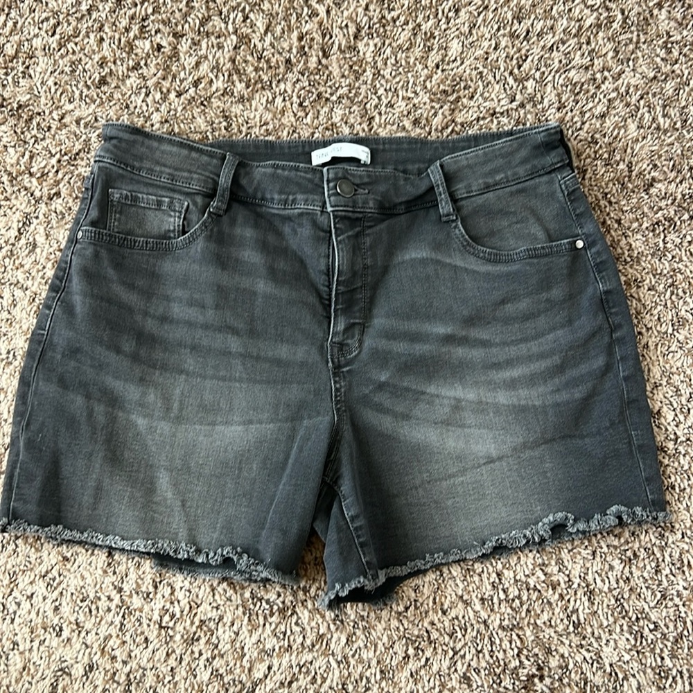 Nine West faded black stretchy denim shorts